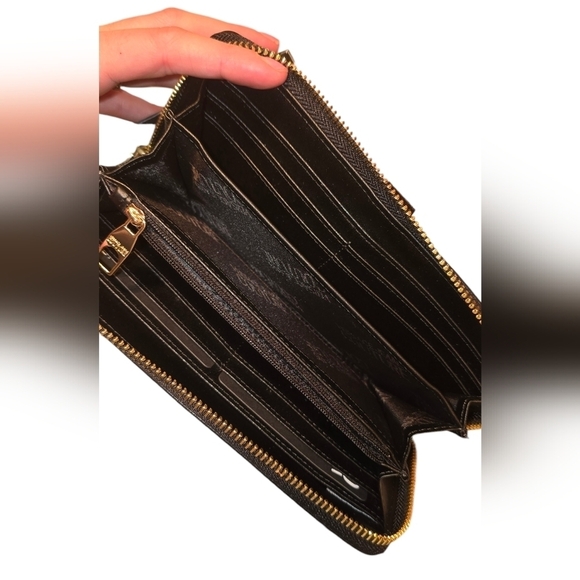 *NWT*Versace Wallet with the box - Picture 2 of 8